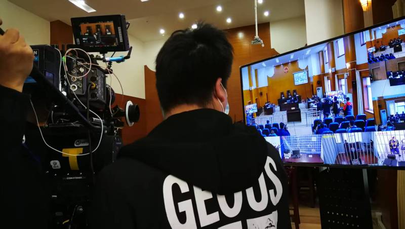 AI生成VS人工创意——丰镇市广告片拍摄公司的技术浪漫主义实践